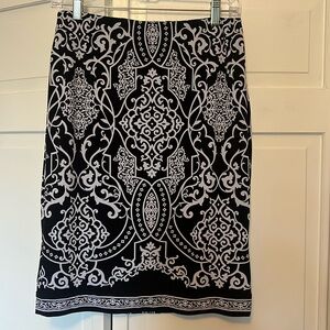 Skirt, black and white design.
